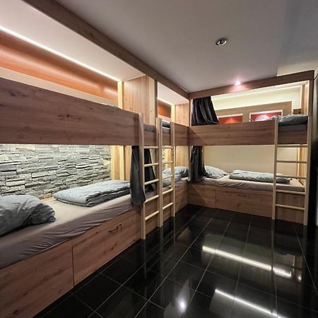 Zen Zone Hostel ブラチスラヴァ エクステリア 写真